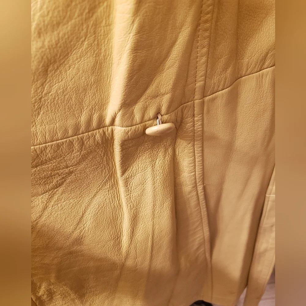 70s Vintage Belted Leather Jacket - Picture 7 of 9